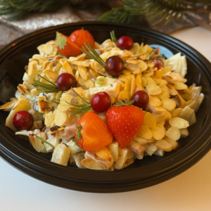 Салат с копчёной курицей и виноградом